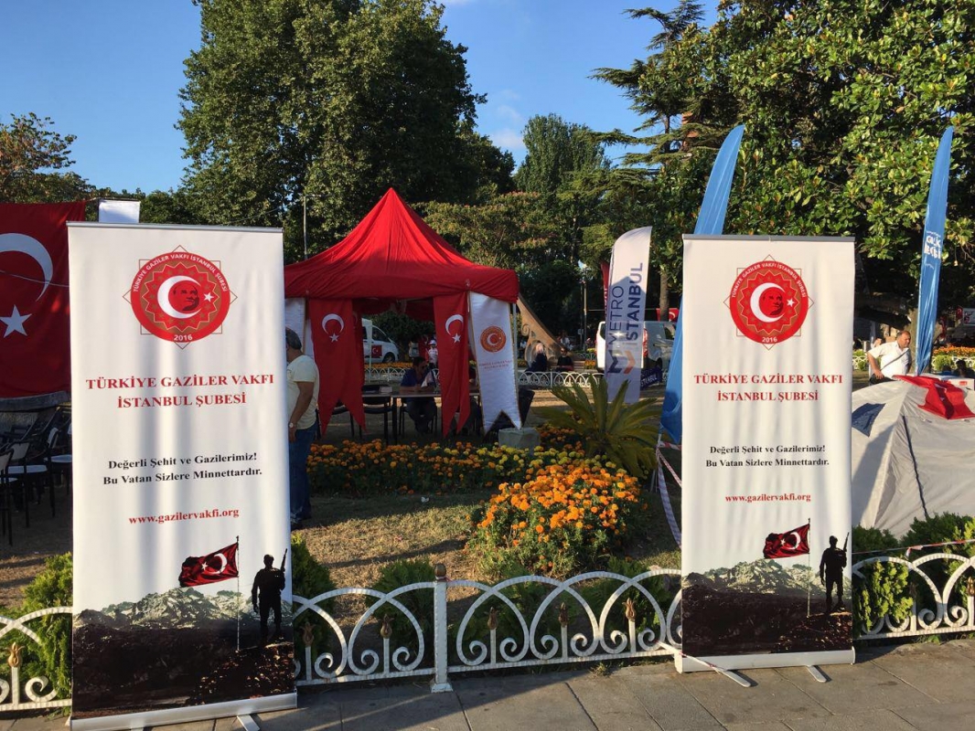 Türkiye Gaziler Ve Şehit Aileleri Vakfı İstanbul Demokrasi Çadırı