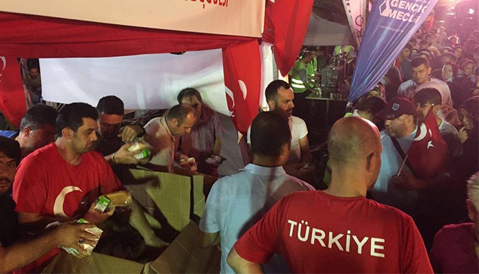 Aziz Milletimize Çadırımızda Her Gece Yiyecek Ve İçecek İkramı Yapıyoruz