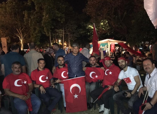 Demokrasi İçin Meydanlardayız