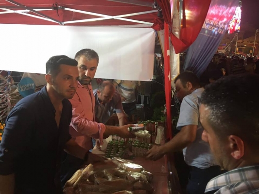 Vakfımızın Demokrasi Çadırında Her Gece Halkımıza Yiyecek Ve İçecek İkramı Yapıyoruz.