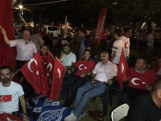 Demokrasi İçin Meydanlardayız