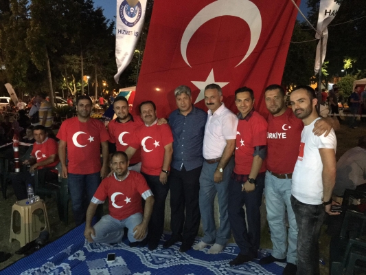 Demokrasi İçin Meydanlardayız