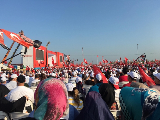 Demokrasi Ve Şehitler Mitingi